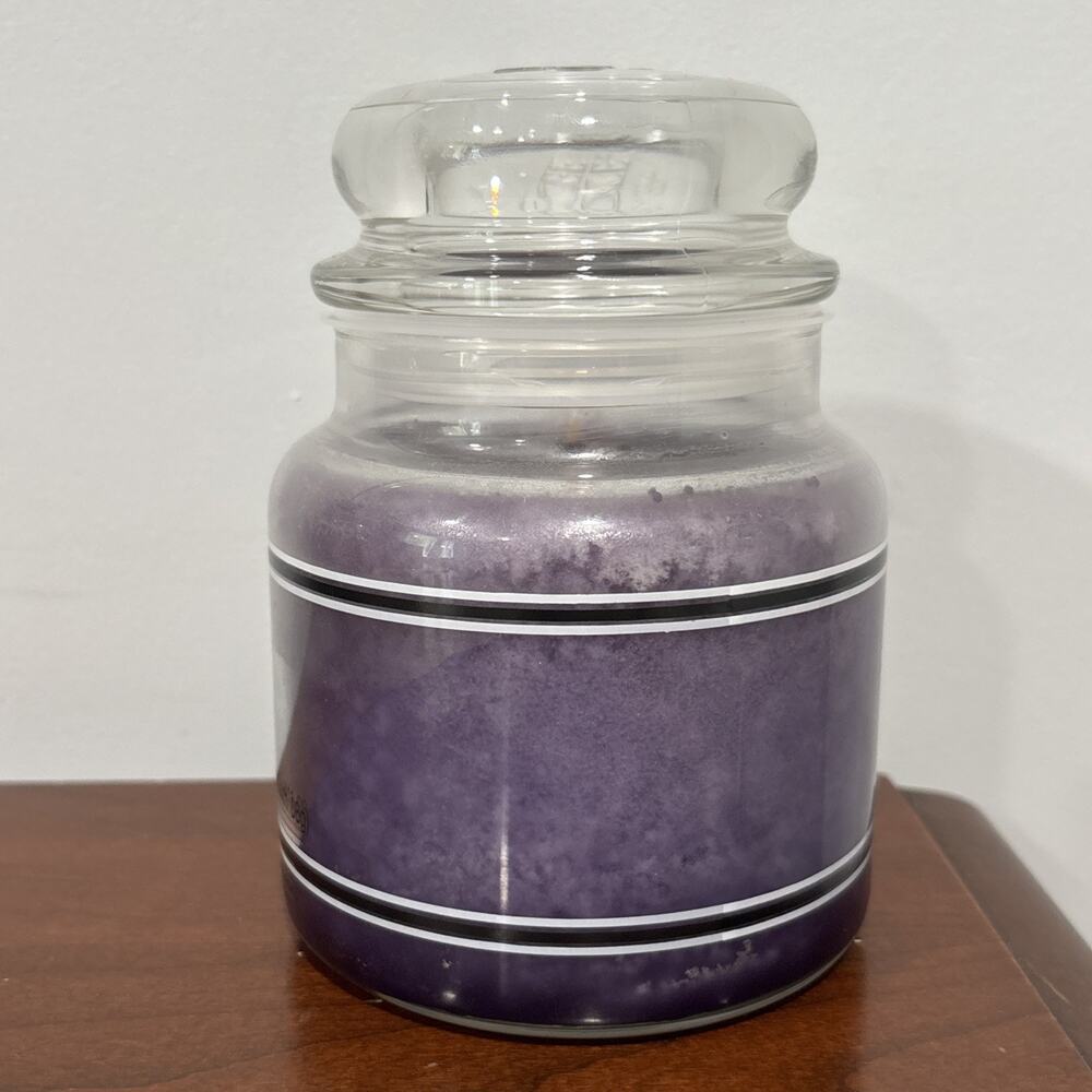 YANKEE CANDLE Lilac Blossom Medium Black Band Jar - VTG Unburned New 14.5oz - Picture 3 of 7